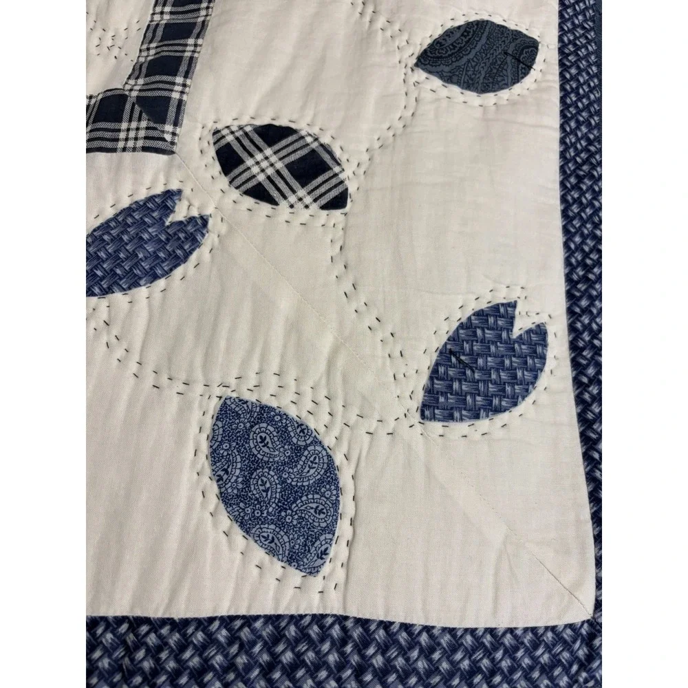 Vintage Quilt Queen Size 92 x 98 Embroidered Leaf, Country Pattern Cottagecore